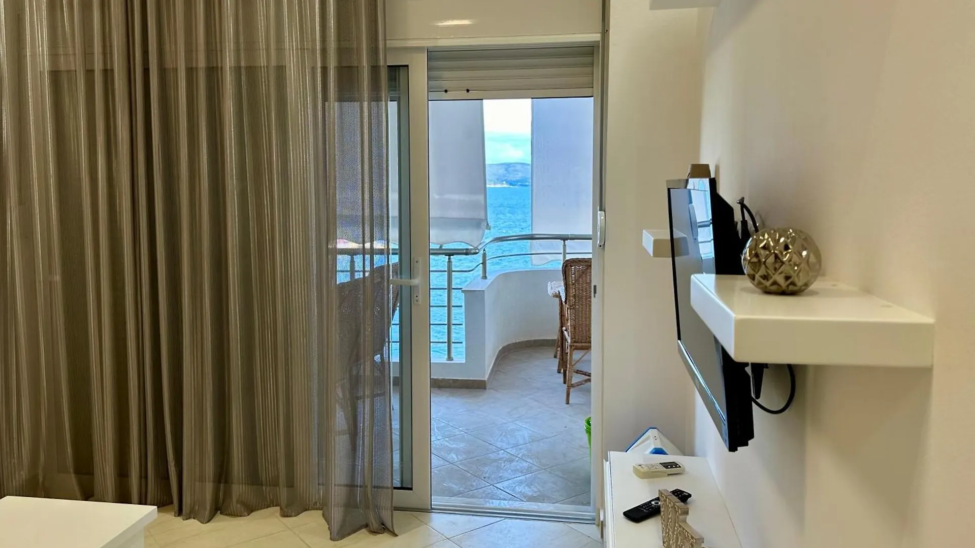 Sun Beachfront Apartments Sarande