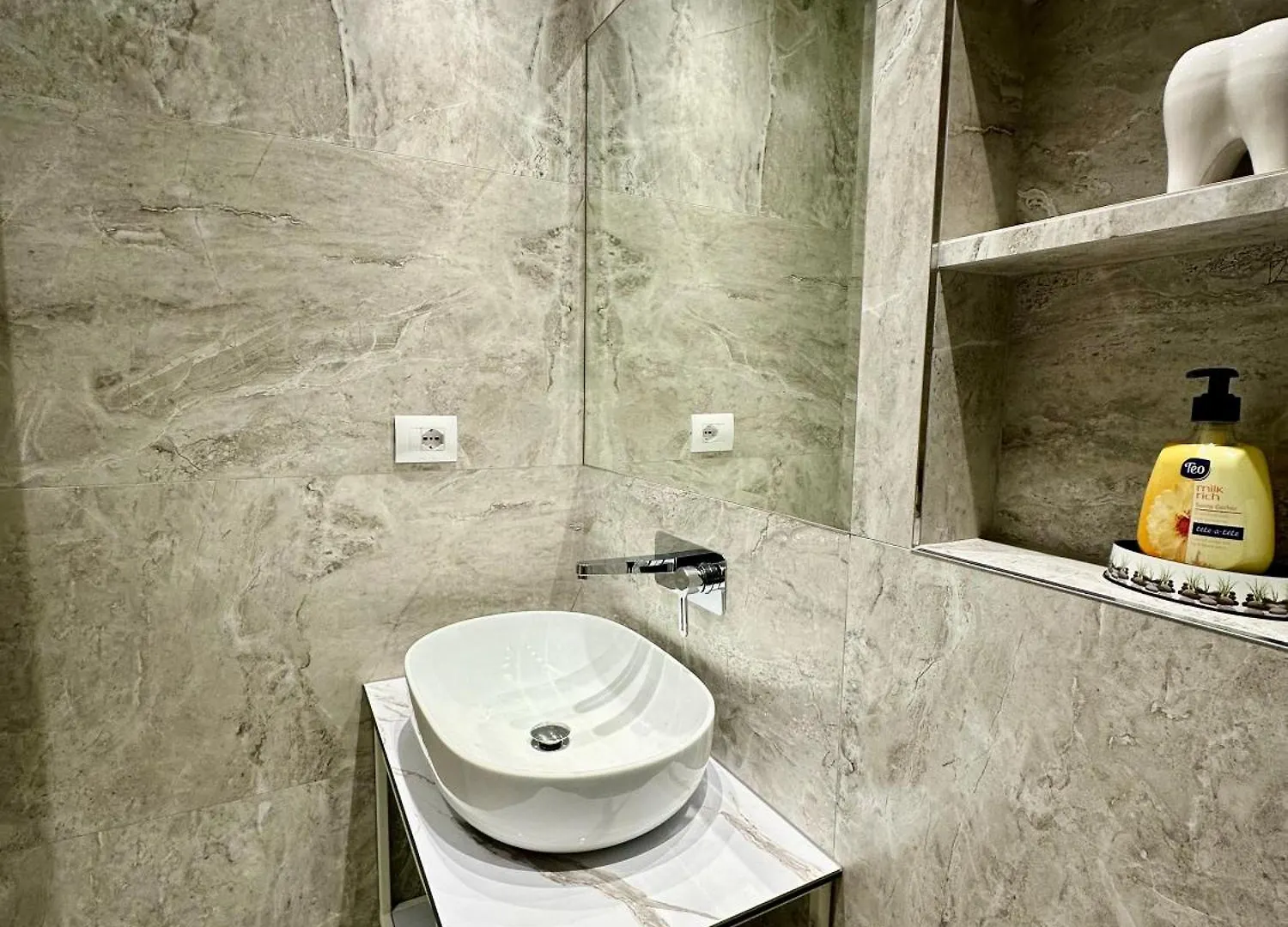 Sun Beachfront Apartments Sarande Albania