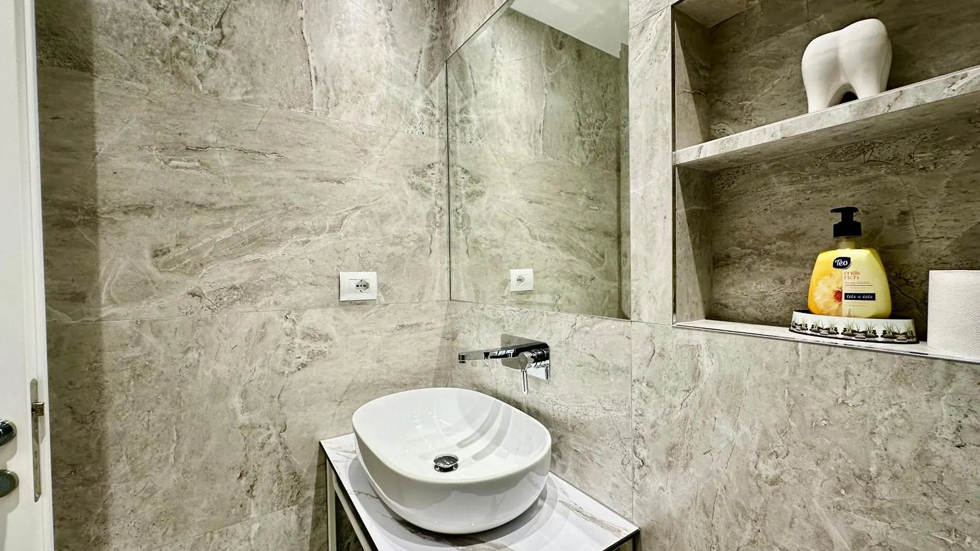 Sun Beachfront Apartments Sarandë
