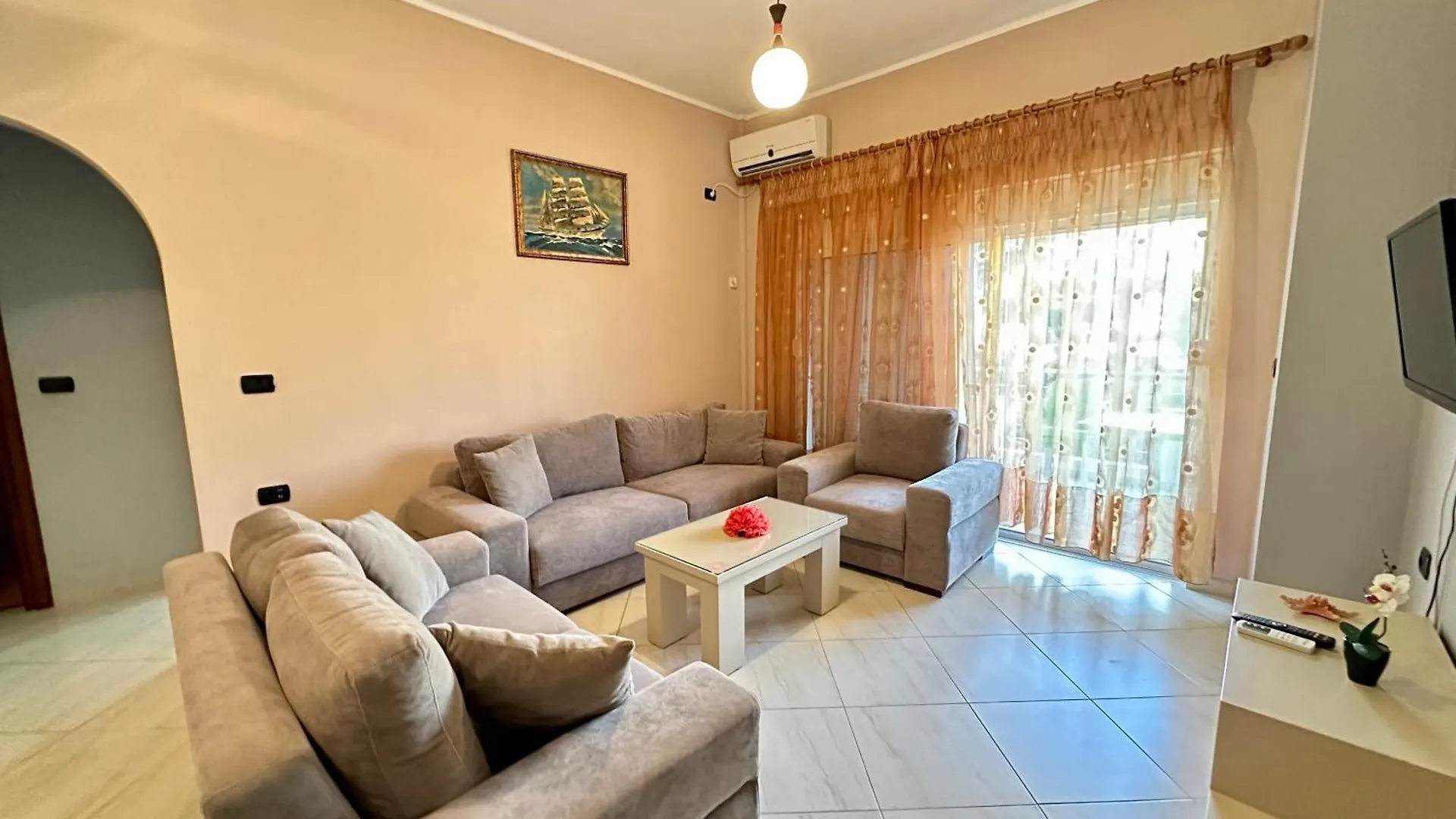 Sun Beachfront Apartments Sarandë