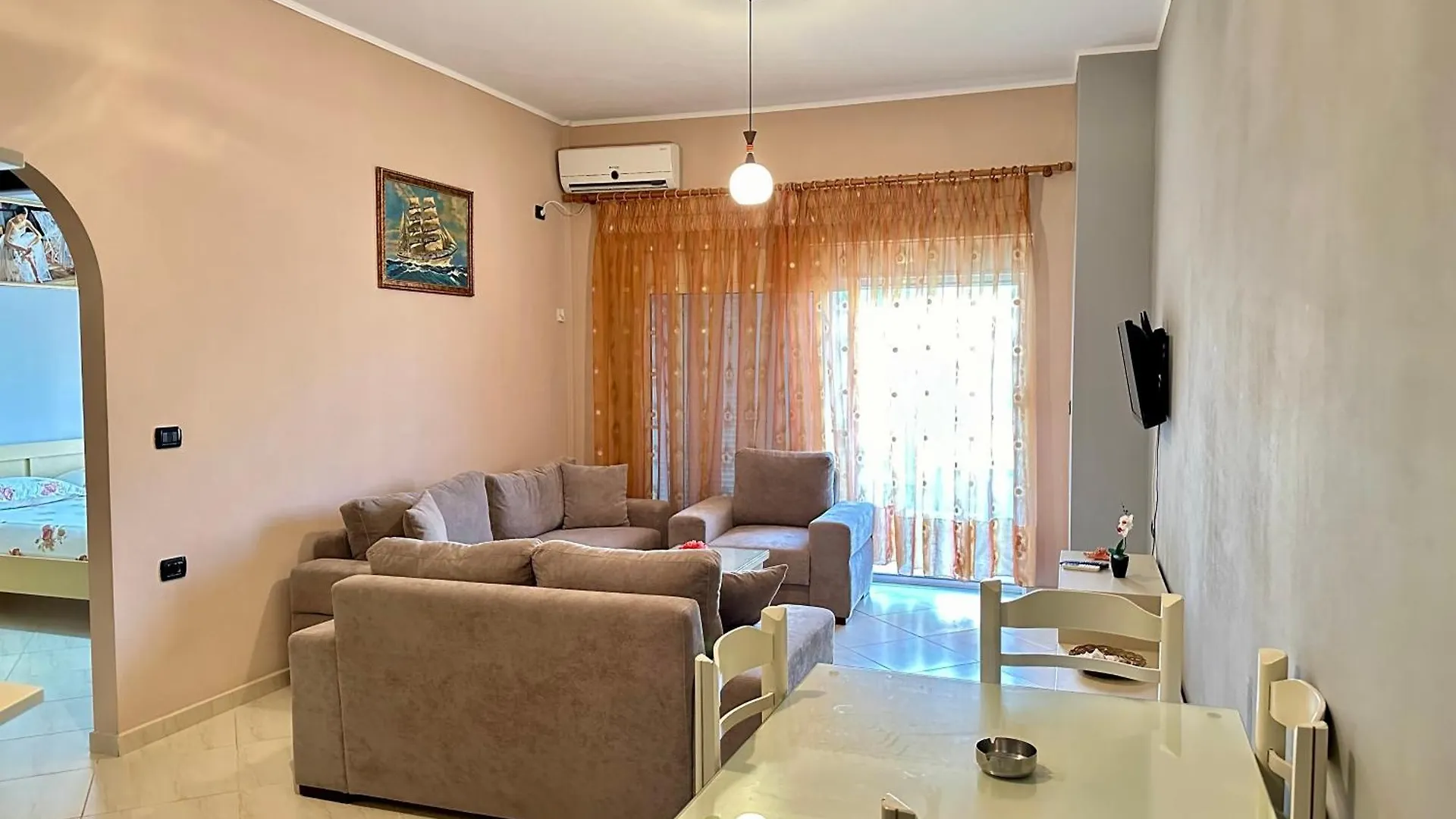 Sun Beachfront Apartments Sarandë 0*,  Albanien